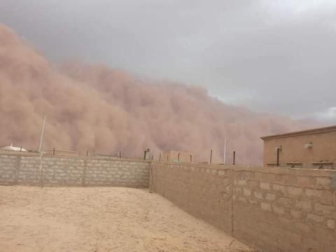 عاصفة رملية تقطع الكهرباء عن مدينة مقطع لحجار ـ (المصدر: الإنترنت)