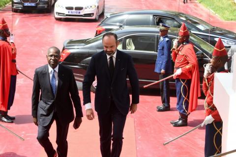 الوزير الأول الفرنسي والوزير الأمين العام للرئاسة السنغالية (المصدر: La croix)