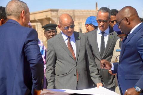 وزير المياه خلال زيارته لمشروع تزويد العاصمة نواكشوط بالمياه
