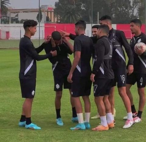 بونا سيدي عمر خلال حصة تدريبية لناديه الجديد