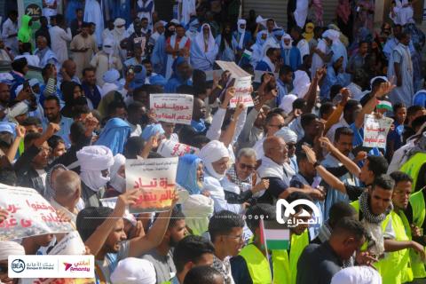 جانب من المسيرة التي نظمت زوال اليوم في العاصمة نواكشوط للتضامن مع فلسطين- الصحراء
