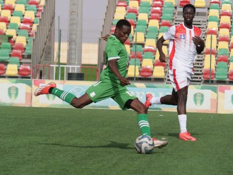 جانب من مباراة تولدى والحرس في إطار الجولة الـ 27 من الدوري
