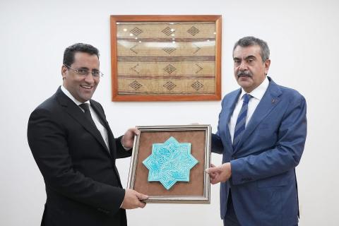 وزير التعليم الوطني التركي يوسف تكين في ضيافة الوزير الأول المختار ولد أجاي