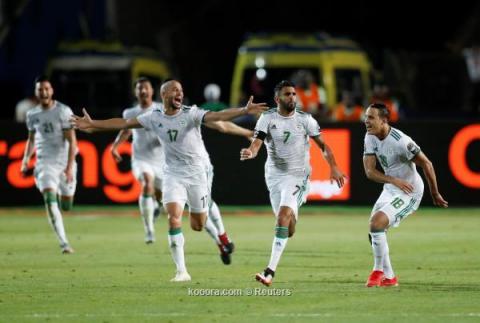 لاعبو منتخب الجزائر في ستاد القاهرة الدولي (المصدر: موقع كووورة)