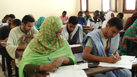 طلاب موريتانيون يؤدون امتحان الباكلوريا - (المصدر: الإنترنت)