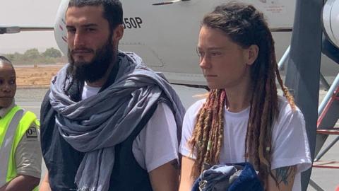 الرهينتان بعد إطلاق سراحهما (المصدر: الانترنت)
