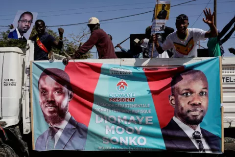 السينيغال: مسيرات تعم العاصمة داكار بعد إطلاق سراح سنوغو وافاي