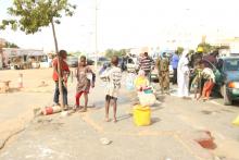 متسولون عند ملتقيات طرق العاصمة نواكشوط ـ (المصدر: الإنترنت)