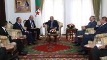 الرئيس الجزائري عبد المجيد تبون لدى استقباله وزير الخارجية التركي مولود تشاووش أوغلو