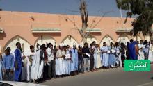 جانب من وقفة الطلاب أمام الرئاسة (الصحراء)