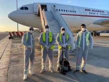 طلاب موريتانيون يغادرون الصين في طائرة جزائرية (المصدر: انترنت)