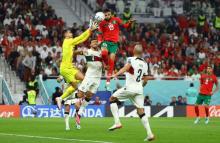لحظة تسجيل المنتخب المغربي لهدف التأهل أمام البرتغال- فيسبوك