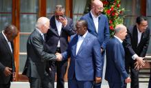 الرئيس الأمريكي جو بايدن صحبة رئيس الاتحاد الإفريقي ماكي صال