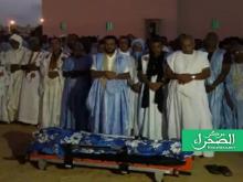 مشهد من صلاة الجنازة على الفقيد سيداتي ولد آبّ - (المصدر: الصحراء)