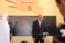 الرئيس غزواني في أحد الفصول خلال افتتاح العام الدراسي من تيارت