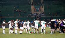 جانب من احتفالات لاعبي المنتخب الوطني بعد التأهل إلى ثمن نهائي الكان