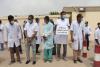 وقفة احتجاجية للأطباء أمام المستشفى الوطني-(المصدر: الصحراء) 