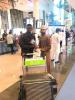 الآسان دوب لدى وصوله مطار سلطنة عمان (المصدر: كووورة)